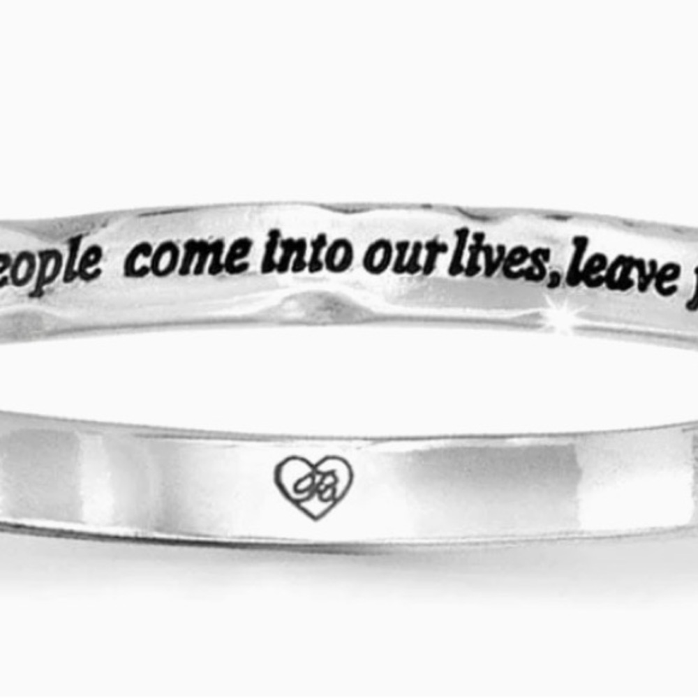 Brighton NWOT Footprints Hinged
Bangle STYLE JB0962